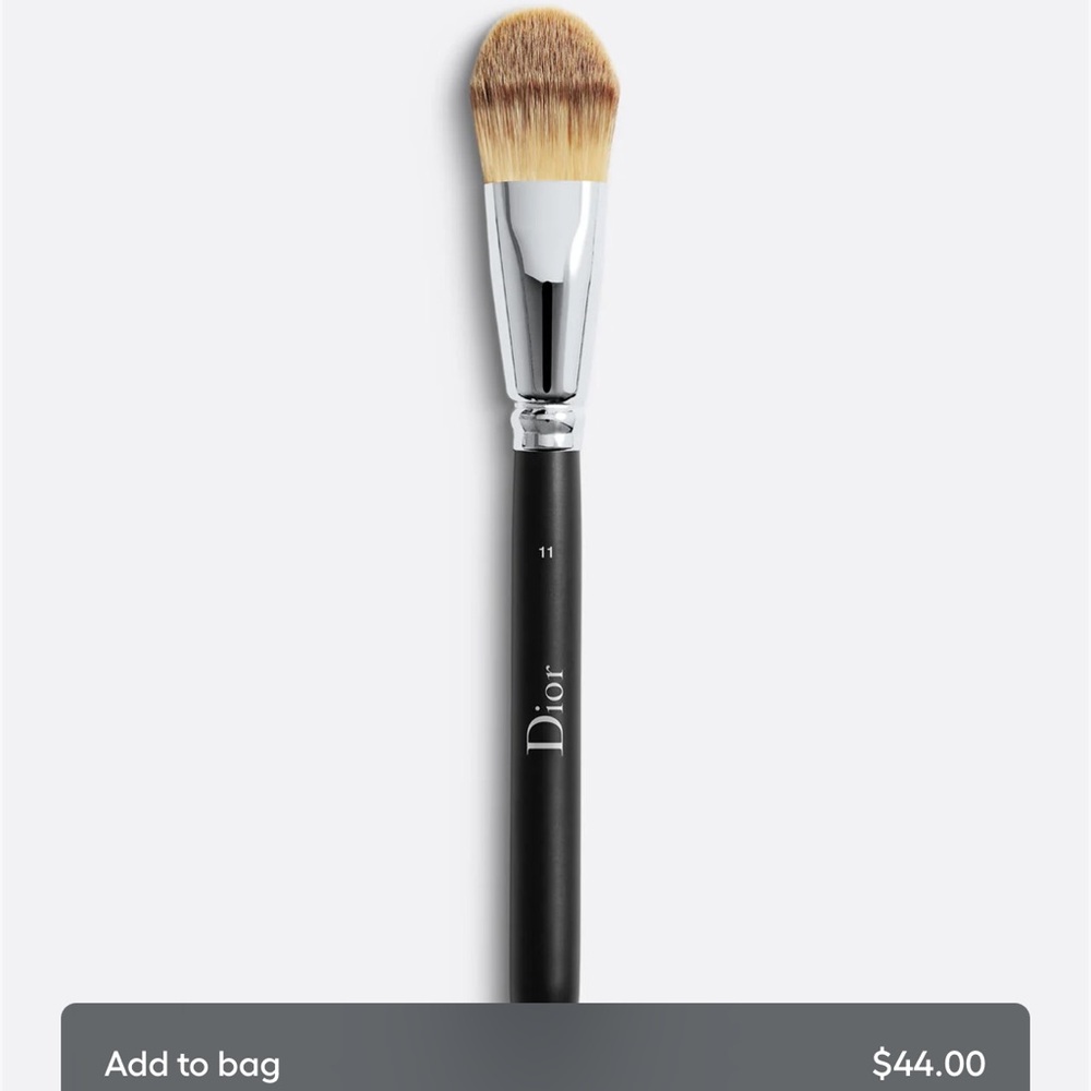 Dior Backstage Brush N° 11
Makeup Brush - Fluid Foundation Brush - NEW